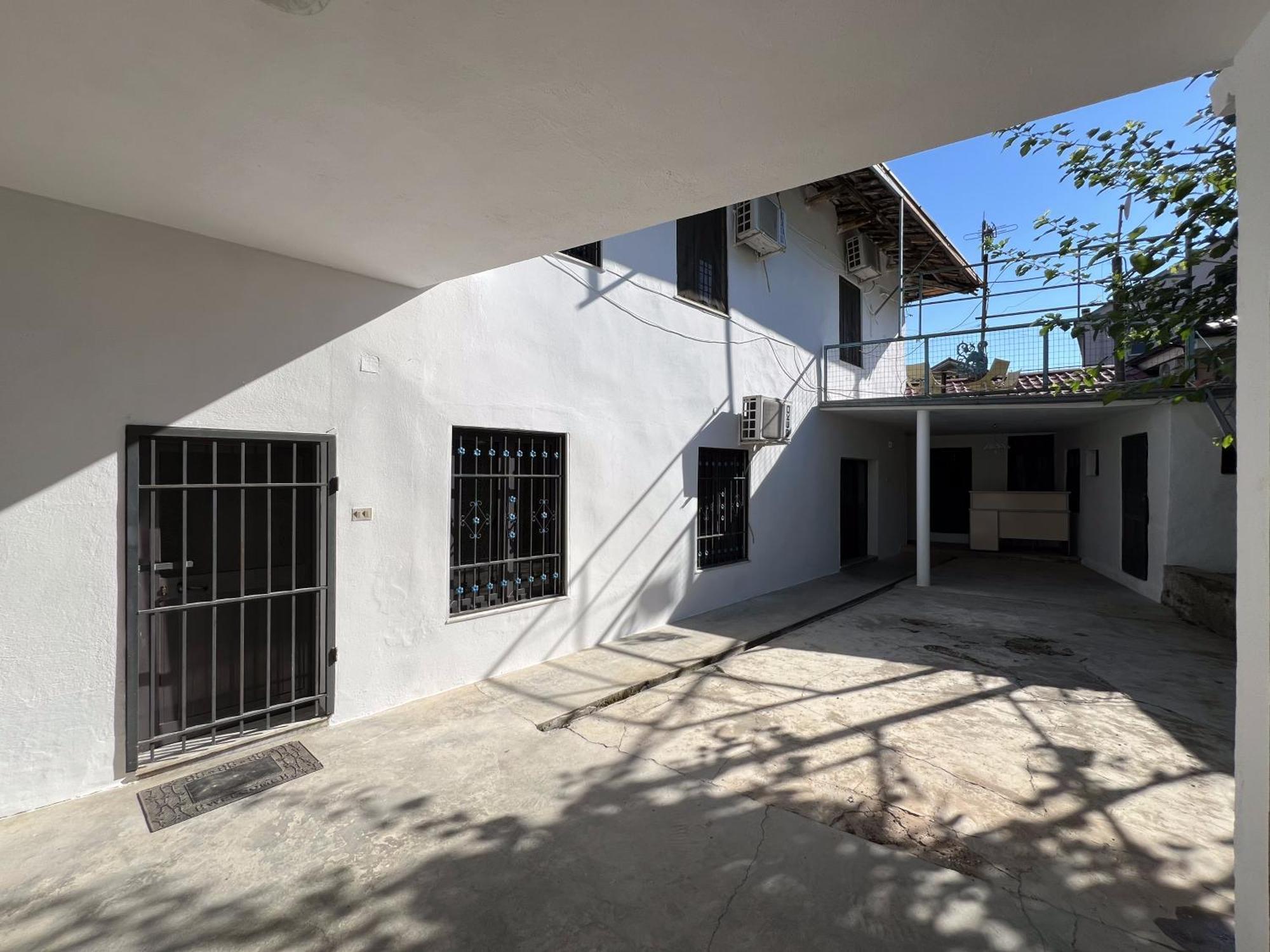 Onetwosleep Guesthouse Shkoder Exterior photo