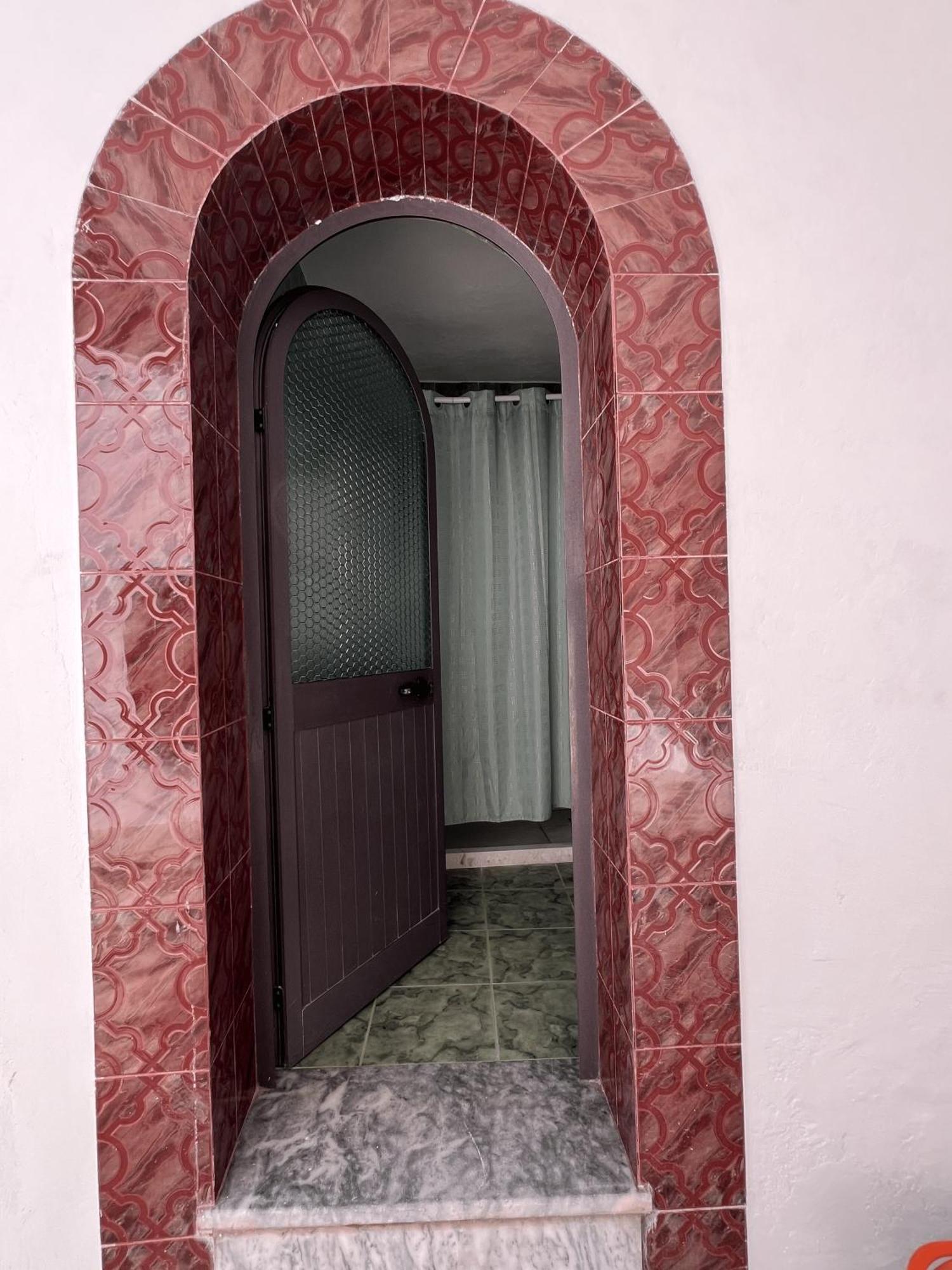 Onetwosleep Guesthouse Shkoder Exterior photo