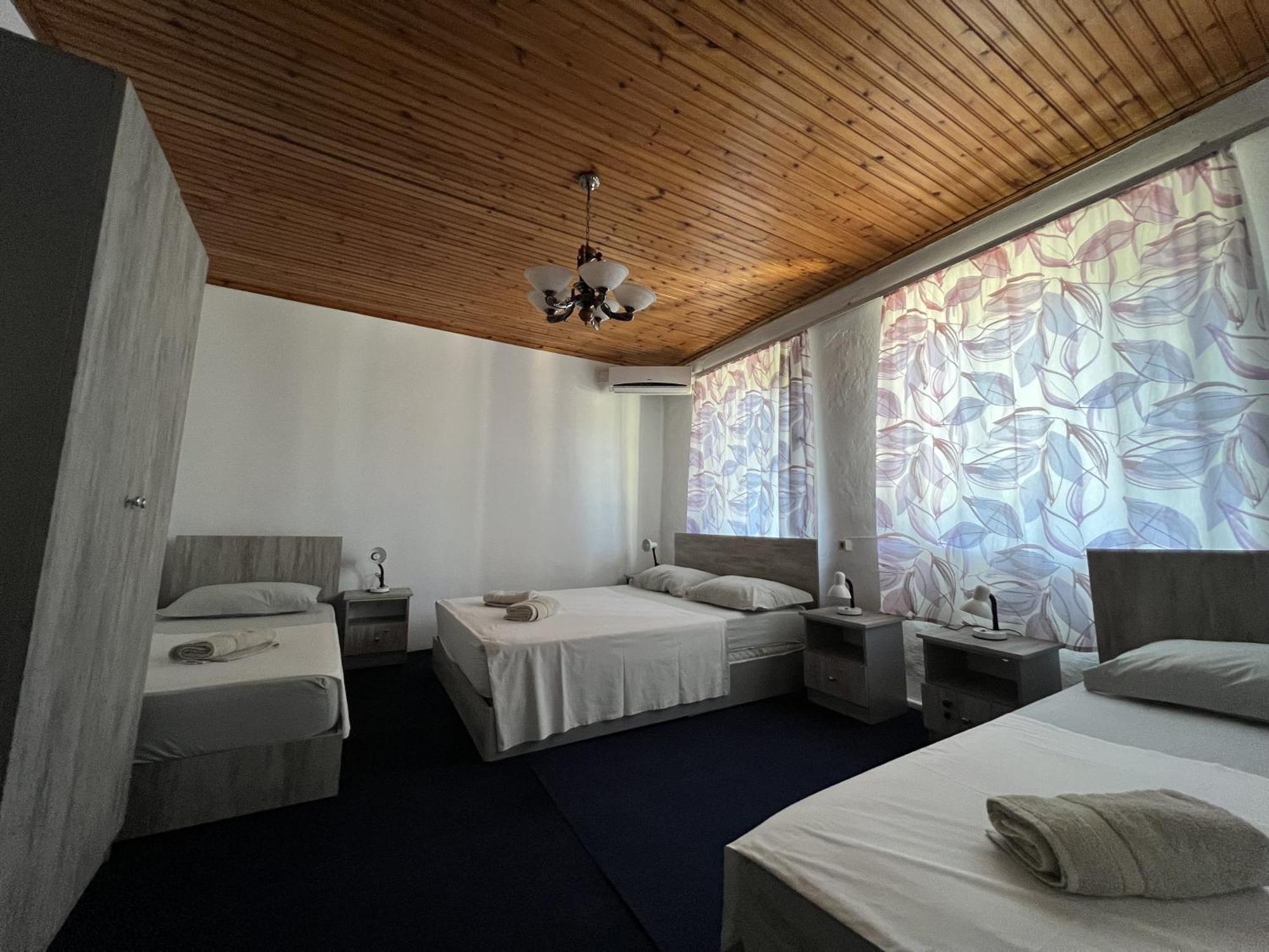 Onetwosleep Guesthouse Shkoder Exterior photo